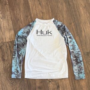 Huk Performance Fishing Shirt with light blue/gray and White Sleeves